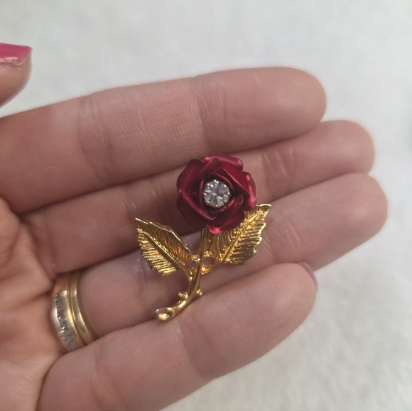 Brooch Set of 2 + 1 Push Pin | Floral Red and Gold - Picture 5 of 5